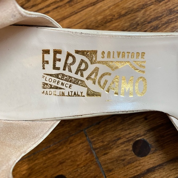 Vintage Ferragamo T-Strap Heels 7B - Picture 4 of 8